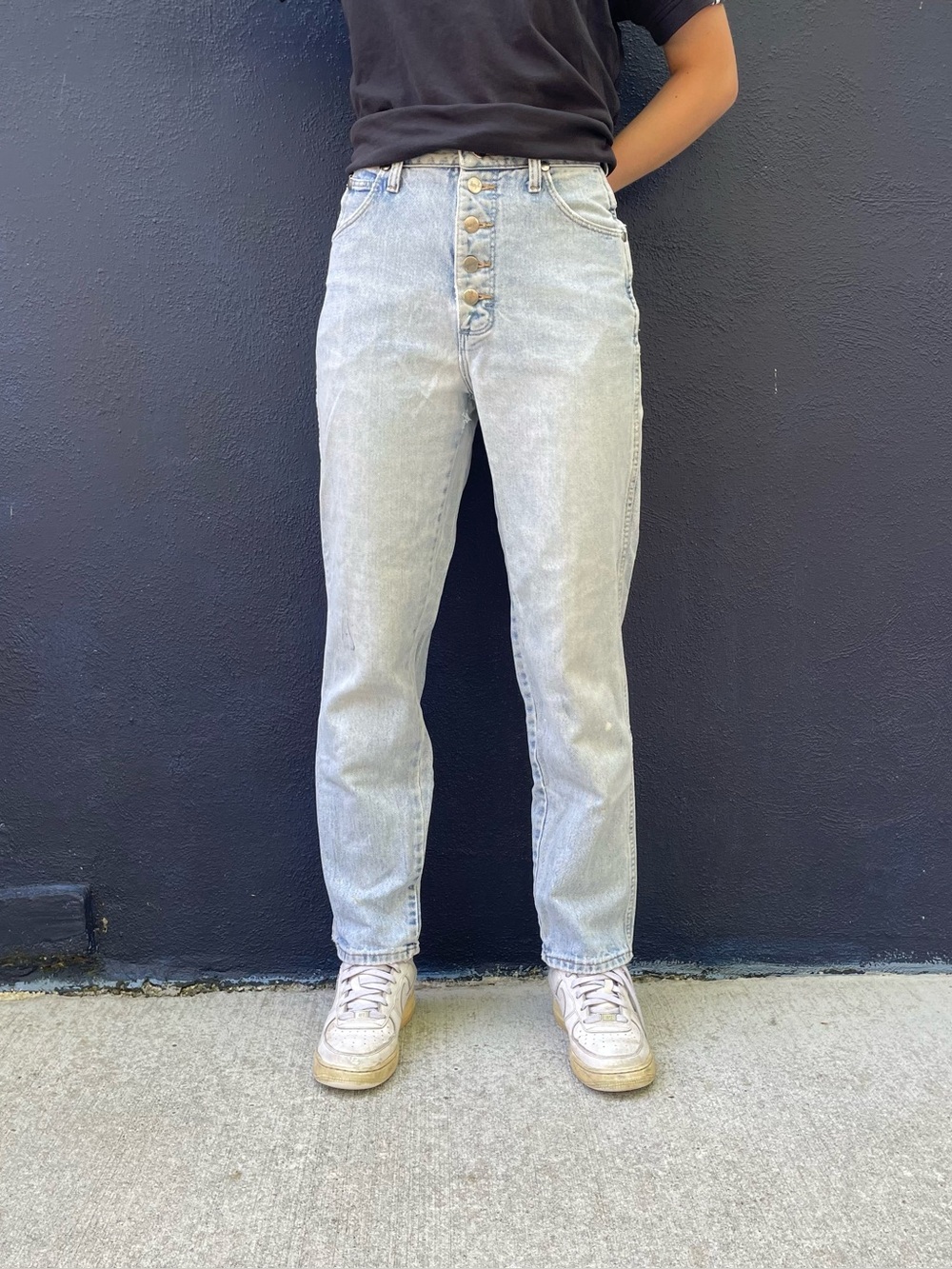 Vintage 90s Wrangler lightwash button fly jeans size 26